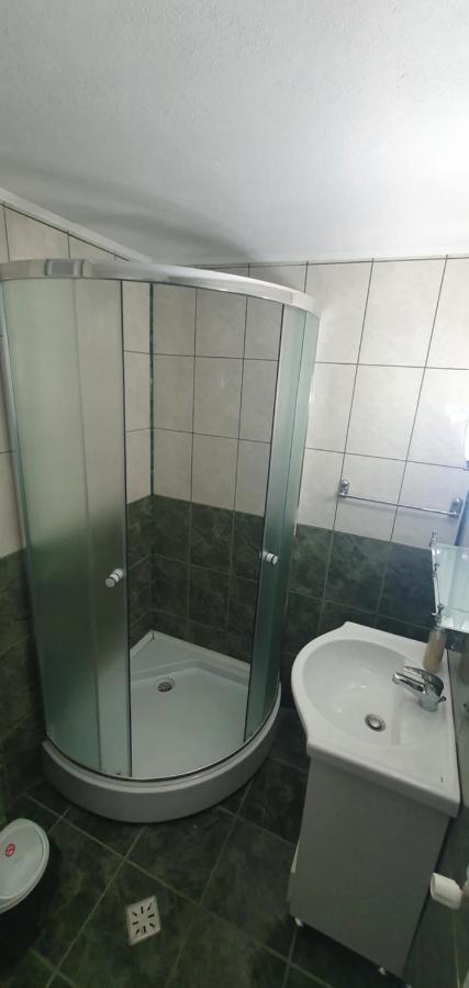 Casa Silvia Hotell Căpăţîneni-Ungureni Exteriör bild