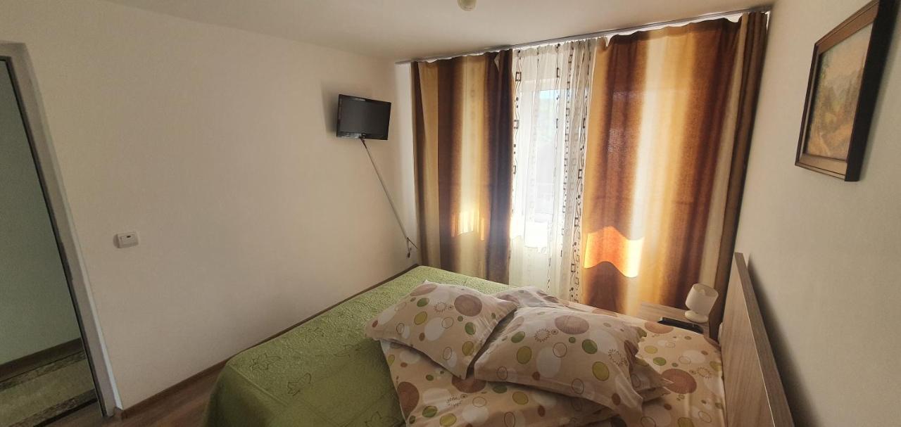 Casa Silvia Hotell Căpăţîneni-Ungureni Exteriör bild