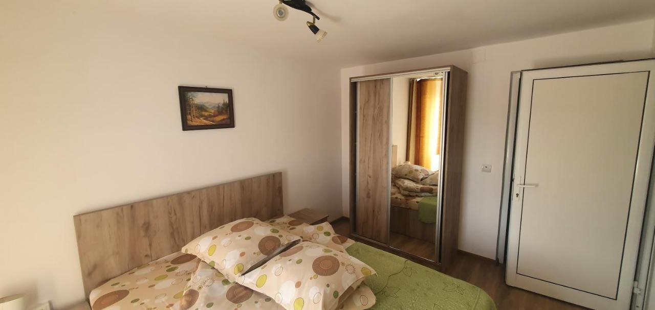 Casa Silvia Hotell Căpăţîneni-Ungureni Exteriör bild