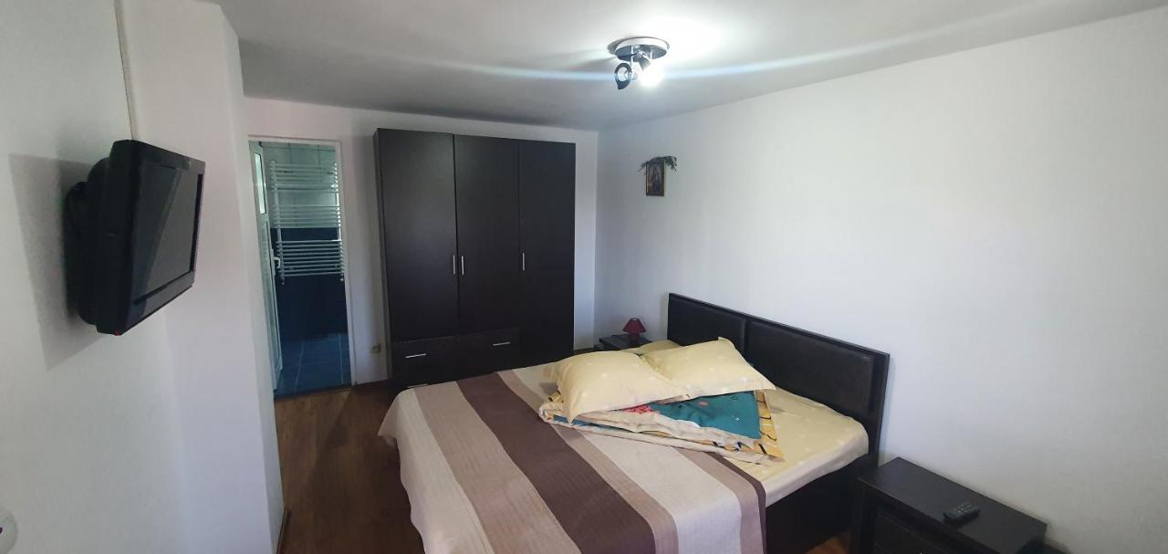 Casa Silvia Hotell Căpăţîneni-Ungureni Exteriör bild