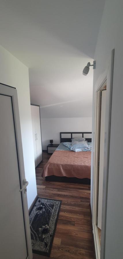 Casa Silvia Hotell Căpăţîneni-Ungureni Exteriör bild