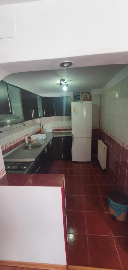 Casa Silvia Hotell Căpăţîneni-Ungureni Exteriör bild