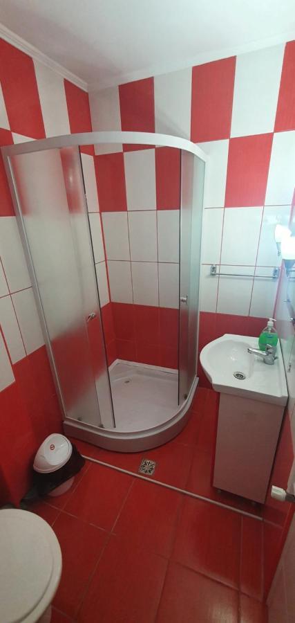 Casa Silvia Hotell Căpăţîneni-Ungureni Exteriör bild