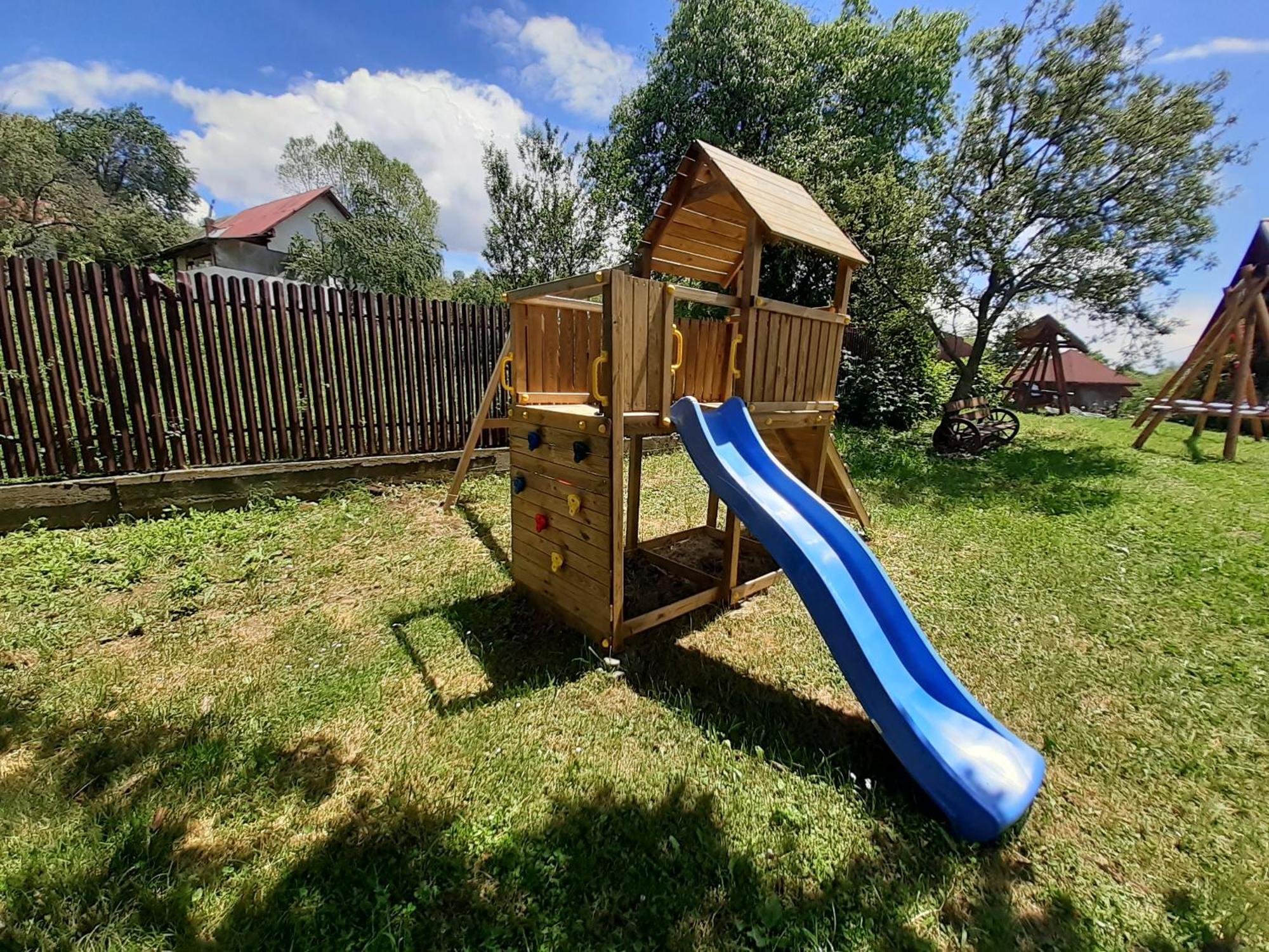 Casa Silvia Hotell Căpăţîneni-Ungureni Exteriör bild